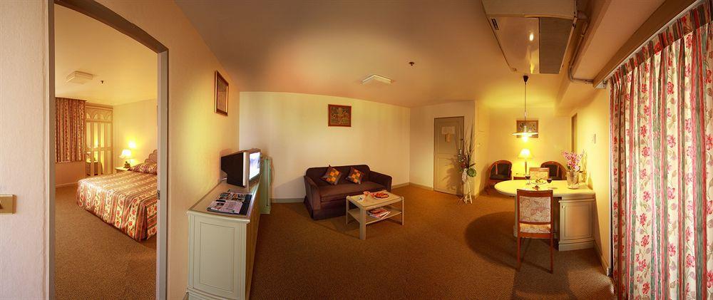 Baiyoke Suite Hotel Bangkok Room photo