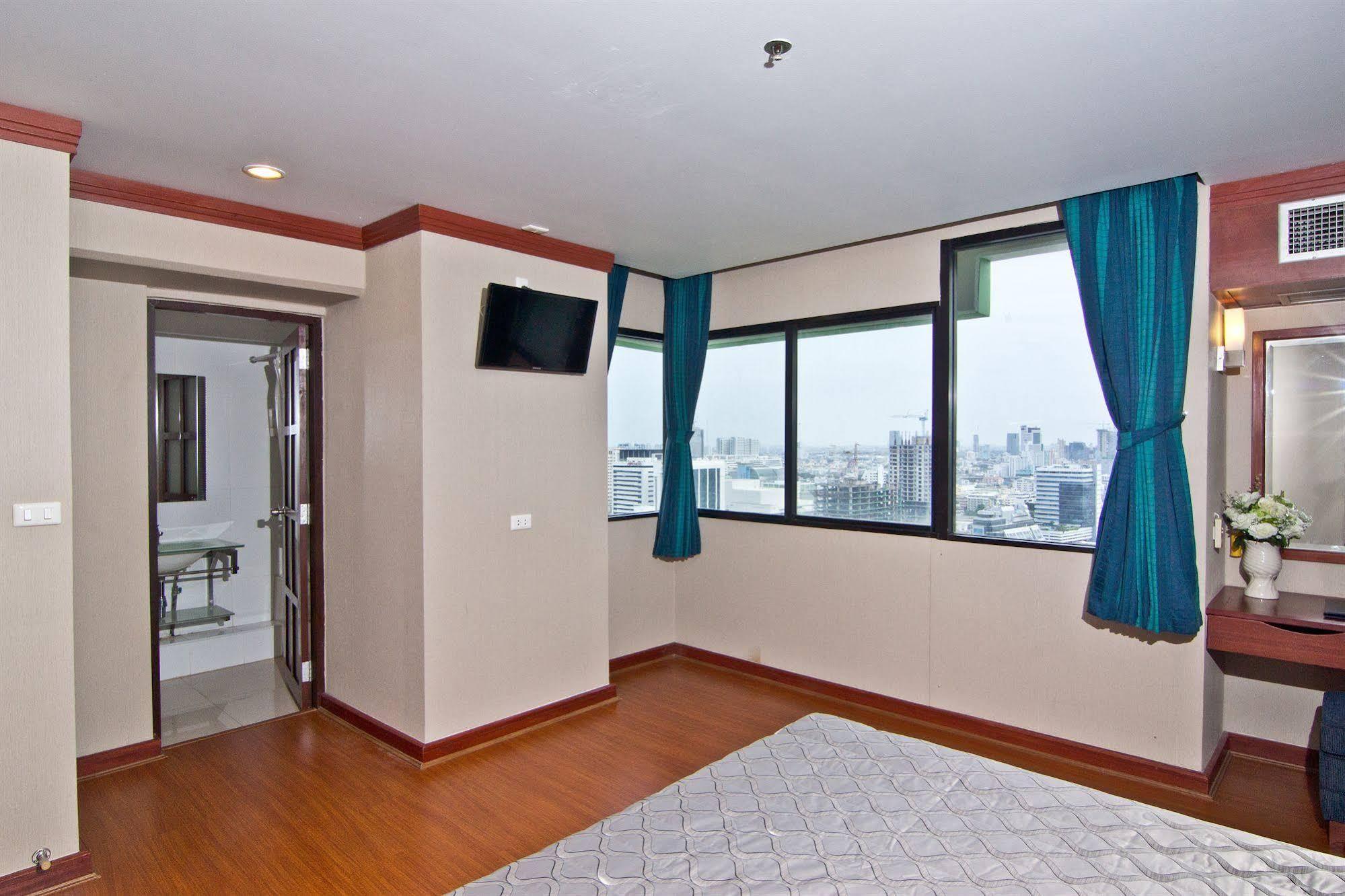 Baiyoke Suite Hotel Bangkok Exterior photo