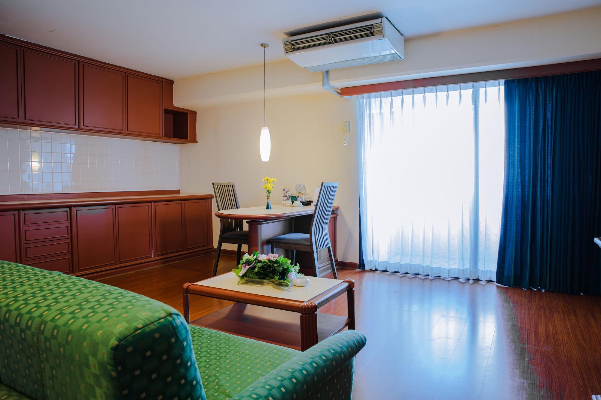 Baiyoke Suite Hotel Bangkok Exterior photo