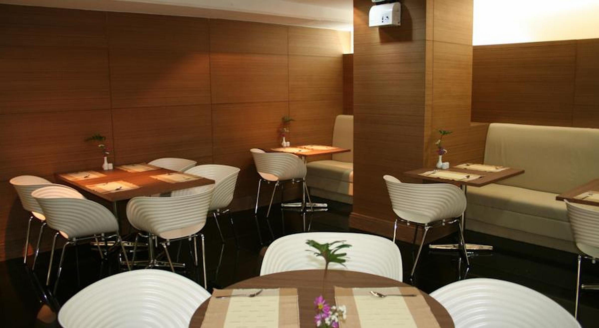 Baiyoke Suite Hotel Bangkok Exterior photo