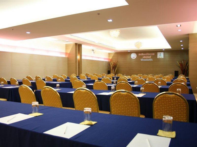 Baiyoke Suite Hotel Bangkok Exterior photo
