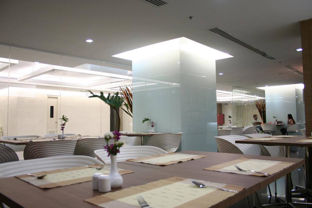 Baiyoke Suite Hotel Bangkok Exterior photo